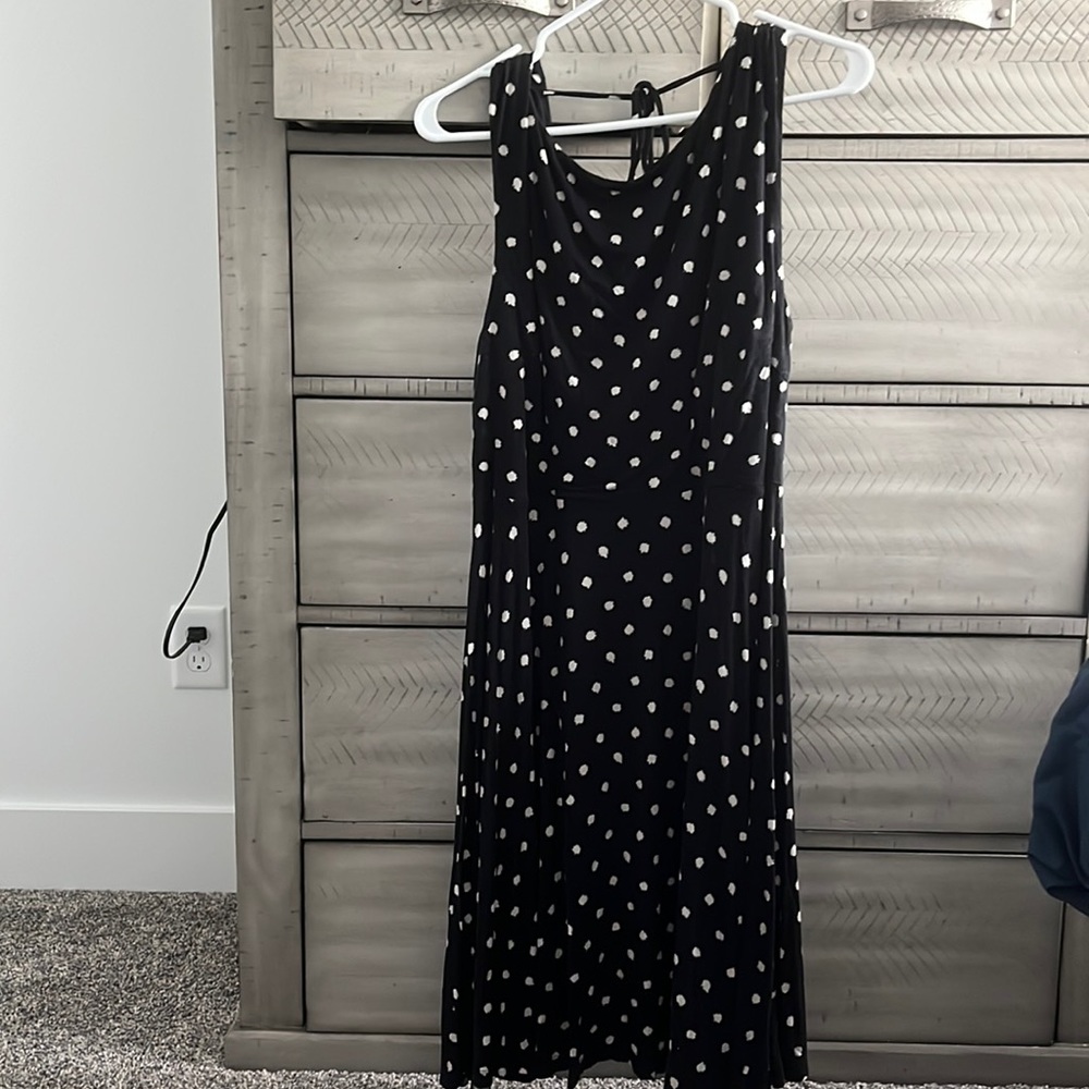 Black and cream sleeveless jersey dress